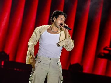 Ataviado con un atuendo relajado, el cantante se mostró cercano y espontáneo durante todo el show. EL INFORMADOR/A.NAVARRO