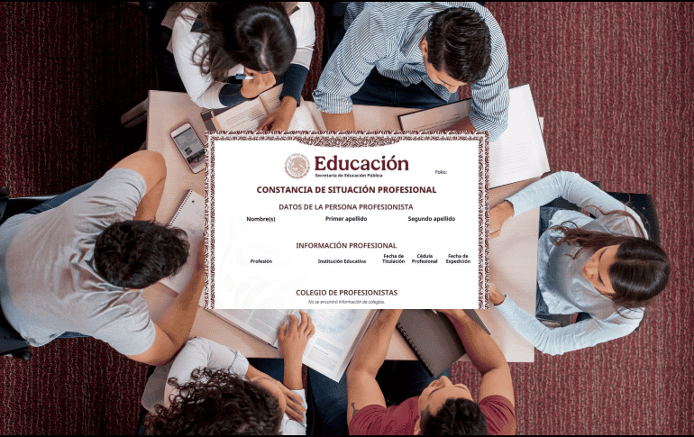 El sistema mostrará información detallada como el nombre del titular, institución educativa, carrera, fecha de expedición y estatus de registro. ESPECIAL / CANVA