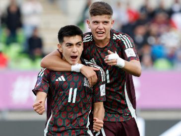 El sábado, México firmó una victoria ante Marruecos que le permitió seguir con vida en el certamen. AFP / R. Bravo