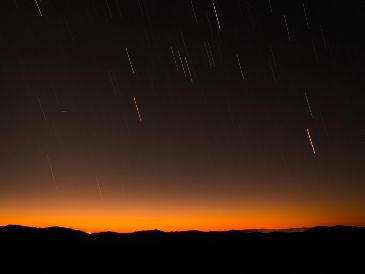 La lluvia de meteoros Dracónidas de 2025 es mucho más que un evento astronómico: es una cita histórica con el cielo, posiblemente irrepetible en décadas. UNSPLASH