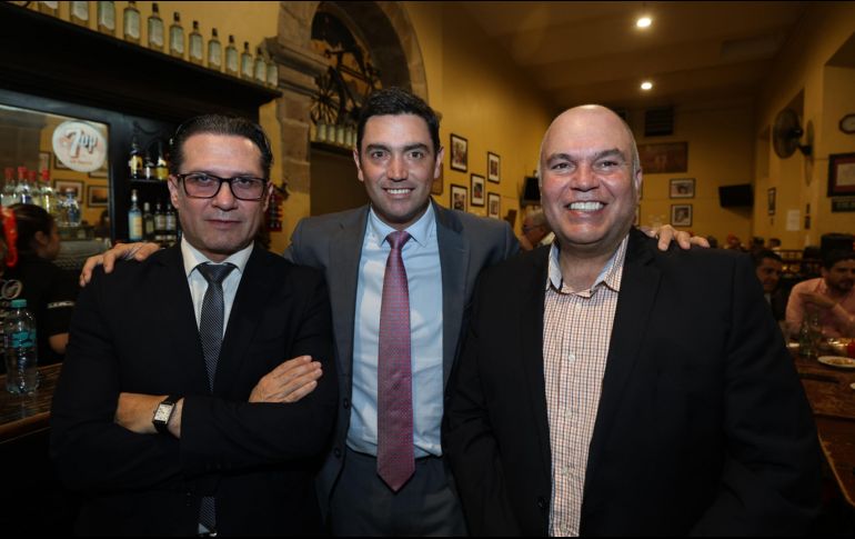 Juan Carlos Álvarez del Castillo (centro) convivió de cerca con los trabajadores. EL INFORMADOR/A. Navarro