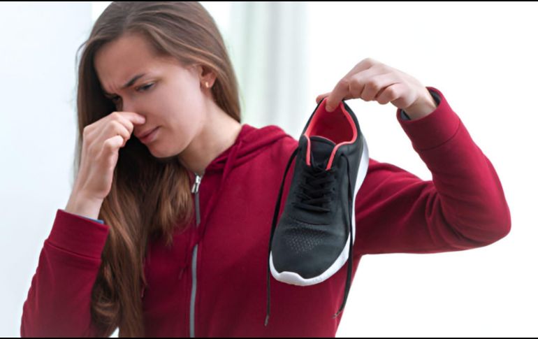 El mal olor en los zapatos es un problema común que genera incomodidad y vergüenza a muchos. PEXELS