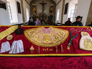 La Virgen de Zapopan será vestida con este ajuar para realizar su recorrido de regreso a la Basílica de Zapopan, luego de haber visitado las distintas iglesias y parroquias de la Metrópoli desde el pasado mes de mayo. EL INFORMADOR / A. Navarro