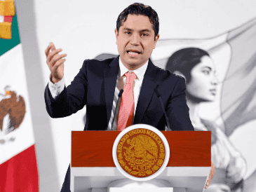 El titular del Servicio de Administración Tributaria (SAT), Antonio Martínez Dagnino, en "La Mañanera del Pueblo" en Palacio Nacional. SUN / D. S. Sánchez