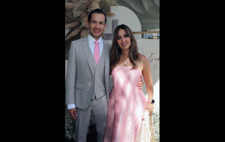 Omar Navarro y Deborah Camarena. GENTE BIEN JALISCO / Revista del 10 de octubre 2025