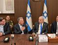 Primer ministro israelí, Benjamin Netanyahu (2-D), reunido con el enviado especial del presidente estadounidense Donald Trump para Oriente Medio. EFE