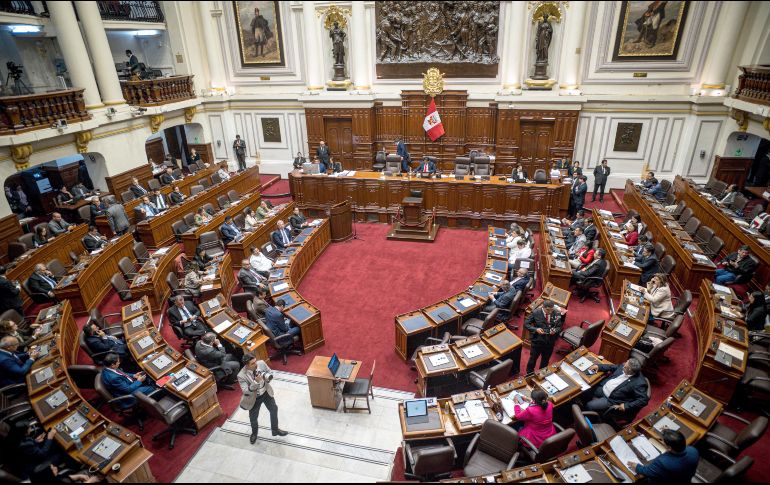 Dina Boluarte no se presentó ante el Congreso para ejercer su defensa. EFE/J. Reyes