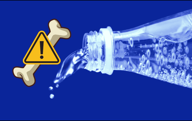 El agua mineral puede afectar tus huesos y dientes si la tomas en exceso. CANVA