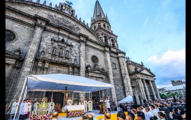 En esta ocasión, la misa se celebró en la explanada de la Catedral sobre Paseo Alcalde. EL INFORMADOR/A.NAVARRO