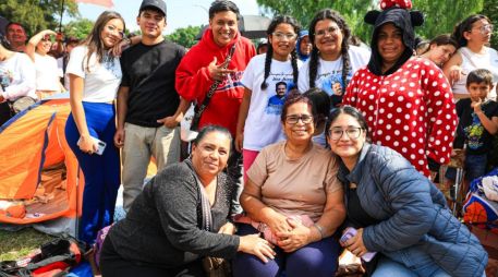 “Ahorita somos como 16, pero somos poquitos, porque antes éramos más, pero se fueron yendo al cielo. Ahorita aquí estamos esperando a la chaparrita, que tantos favores me ha hecho, tantísimos que no acabaría”, dijo La señora Felipa. ELINFORMADOR / J. ACOSTA
