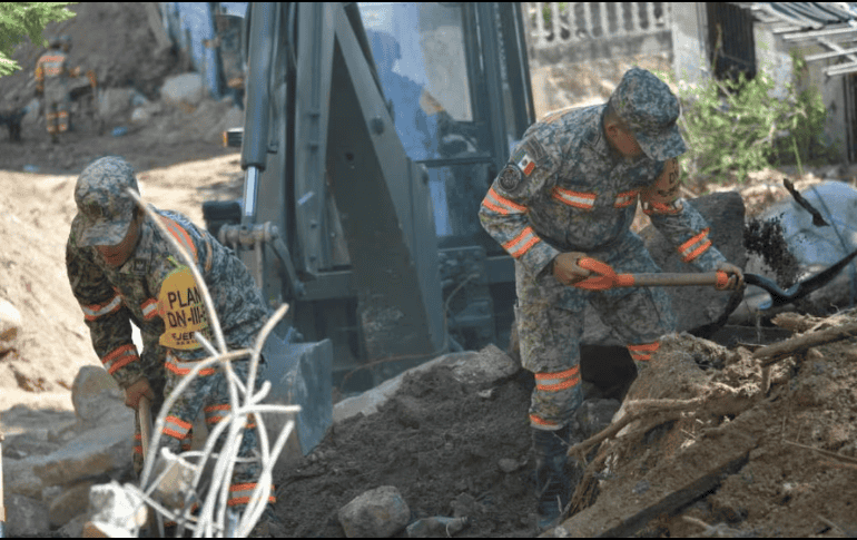 Este domingo intensificaron las labores de limpieza, desazolve y sanitización en calles, viviendas, escuelas y espacios públicos. ESPECIAL