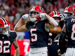 Drake London, receptor abierto de Atlanta, celebrando después de anota un touchdown. EFE/S. Lesser