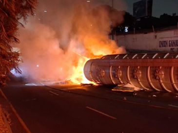 Los hechos fueron reportados poco antes de las 4:00 horas de este martes en el cruce de la Calzada Lázaro Cárdenas y la Carretera a Chapala. ESPECIAL / PC TLAQUEPAQUE