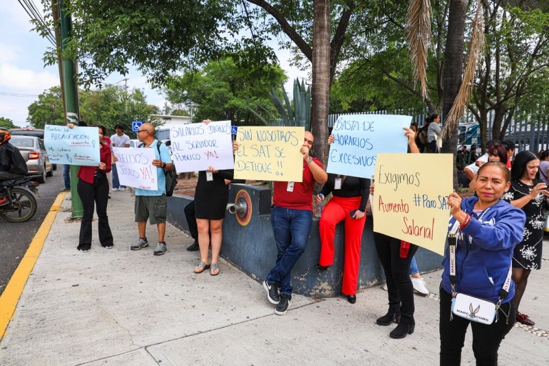 Pese a las declaraciones de la Presidenta Sheinbaum, los trabajadores advierten que las protestas podrían extenderse hasta que sean escuchados por las autoridades responsables. EL INFORMADOR / J. Acosta 