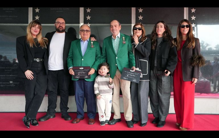 Los homenajeados recibieron una medalla en forma de estrella, diseñada por TANE, y un saco conmemorativo verde elaborado por Hackett London. CORTESÍA