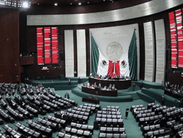 Aunque legisladores de oposición intentaron frenar el avance de la reforma mediante mociones suspensivas para regresar el dictamen a comisiones, estas fueron desechadas al inicio de la sesión. SUN / ARCHIVO