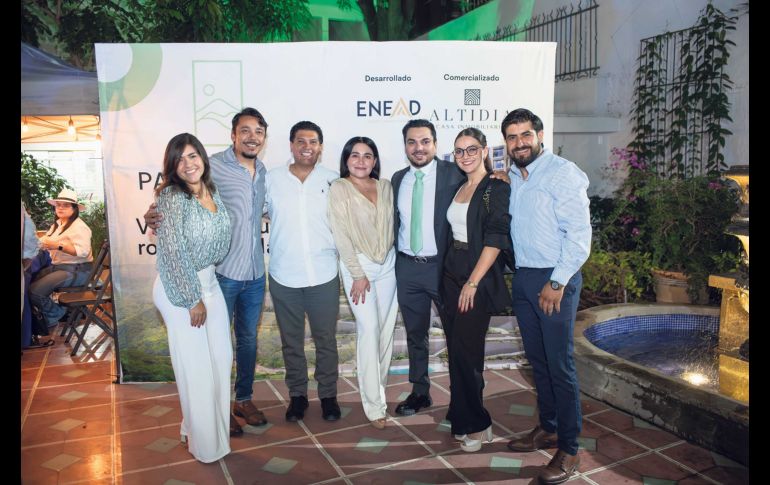 Gaby de Mendoza, Alan Mendoza, Israel Aguirre, Karla Sahagún, Miguel Morán, Tania Guiza y Enrique Cepeda. GENTE BIEN JALISCO / Revista del 17 de octubre 2025.