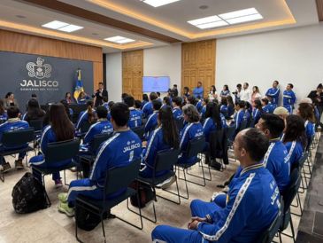 Pablo Lemus aprovechó el evento para dar a conocer que el siguiente año se construiría un Polideportivo en Puerto Vallarta. EL INFORMADOR / A. García