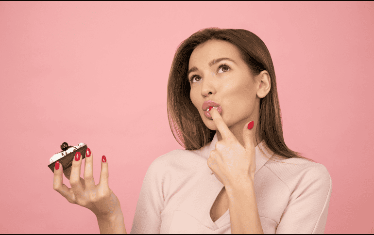 El chocolate es uno de los antojos más comunes durante el periodo. UNSPLASH/ Icons8 Team