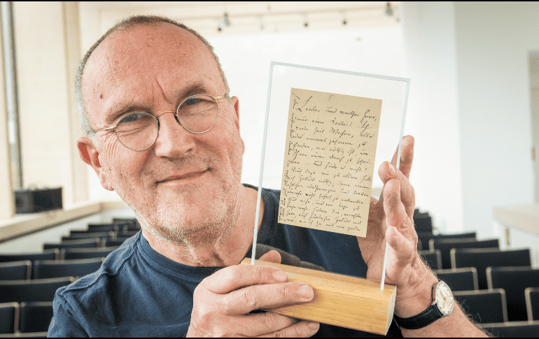 Esta es la carta escrita de la mano de Nietzsche para Otto Busse.  EFE / Centro de Documentación Nietzsche de Naumburgo