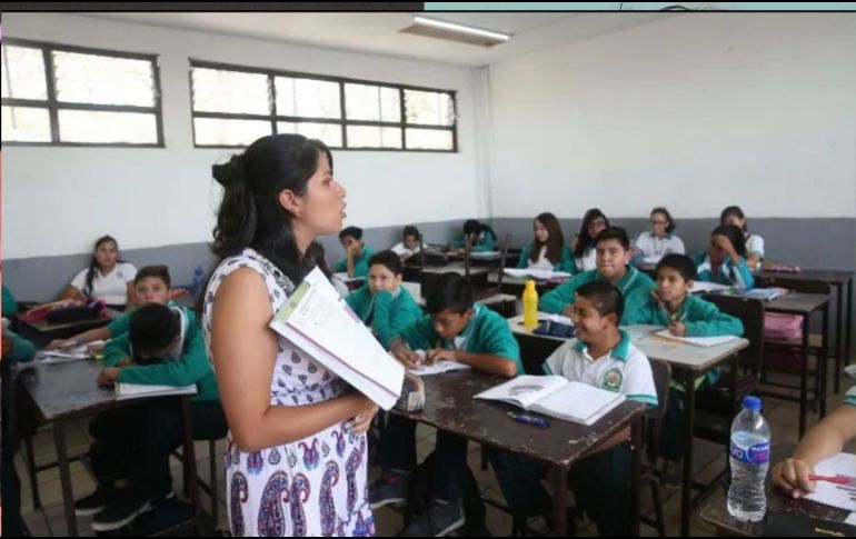 Profesores coinciden en la ausencia de materiales y apoyo logístico. Un maestro de primaria consideró que, si bien “La Escuela Te Extraña tiene buena intención”, su ejecución “es pésima”, ya que expone a los docentes y no les proporciona los medios necesarios para cumplir la tarea. INFORMADOR/ARCHIVO