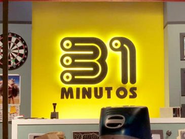 Radio Guaripolo II recrea un nostálgico programa de radio ficticio protagonizado por el entrañable Guaripolo, acompañado por personajes como Tulio Triviño, Juan Carlos Bodoque y Policarpo Avendaño. FACEBOOK / 31 minutos