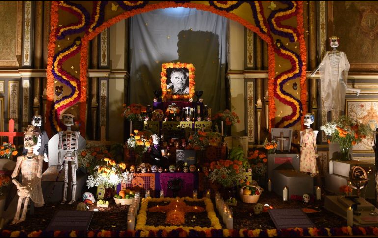 El altar de Día de Muertos no solo es tradición; refleja nuestra cultura y simboliza el recuerdo y homenaje a quienes ya no están. NOTIMEX/ARCHIVO