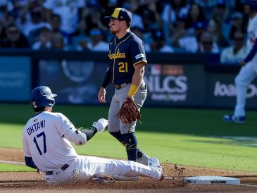 Ahora, en el cuarto enfrentamiento, los Dodgers buscarán cerrar la serie lo antes posible, sin darle margen de reacción a unos Brewers que llegan obligados a ganar para mantenerse con vida. EFE / A. Dinner