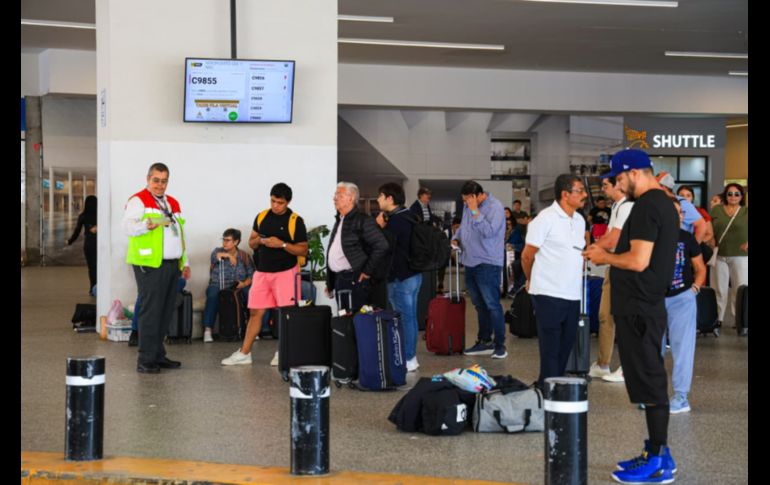 Los pasajeros pueden adquirir su ticket individual, con un costo de $150 pesos, en un módulo ubicado en la explanada de salidas nacionales. EL INFORMADOR/J. ACOSTA