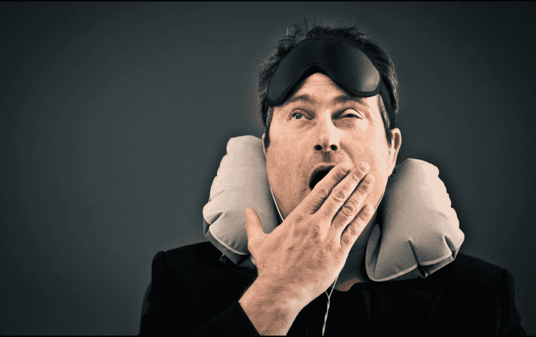 El médico Agustín Folgueira, especialista en Medicina del Sueño del Hospital Italiano, subraya que la prevención comienza antes del viaje. CANVA