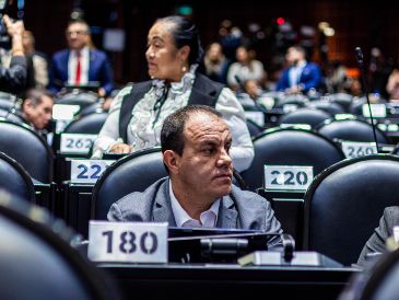 Los diputados se encontraban discutiendo la opinión sobre la Ley de Aguas Nacionales cuando se le pidió al exfutbolista emitir su voto. X/ @cuauhtemocb10.