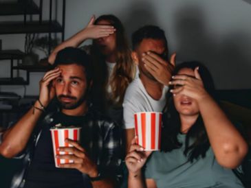 Aunque no seas fanático del terror, en esta lista descubrirás opciones perfectas para disfrutar y celebrar esta temporada. PEXELS