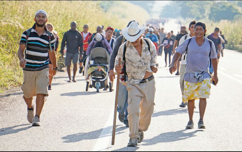 Migrantes cruzan la frontera entre México y Estados Unidos en busca de asilo y mejores oportunidades de vida. EL INFORMADOR/ Archivo