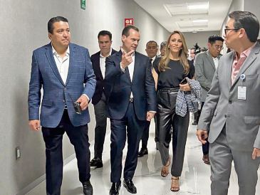 El presidente ejecutivo del Grupo Empresarial Angeles, Olegario Vázquez Aldair, durante un recorrido por las instalaciones. ESPECIAL