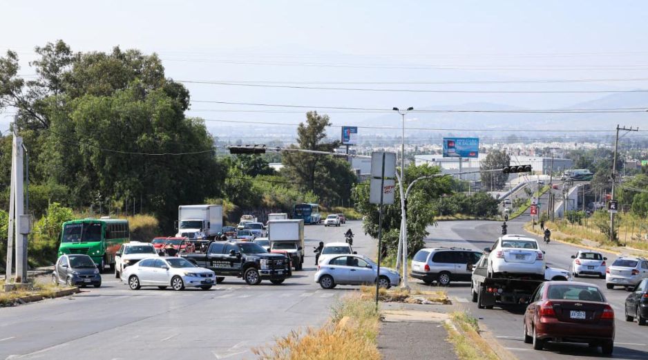 Se han registrado diversos percances vehiculares en el punto, aunque las autoridades no han confirmado si estos fueron ocasionados por la falta de semáforos en función. EL INFORMADOR / J. Acosta