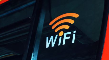 Desactivar la conexión a Internet durante el periodo de descanso ayuda a reducir el consumo energético, tanto en el router como en los dispositivos que reciben su señal. Unsplash