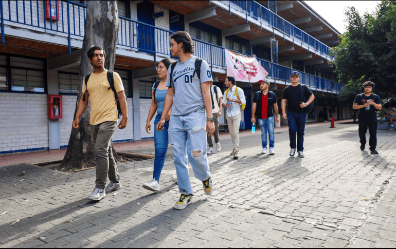 El tramite mencionado se realiza de manera sencilla desde el portal escolar.udg.mx. EL INFORMADOR/A.NAVARRO