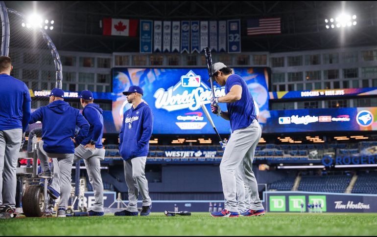 La Serie Mundial 2025 enfrenta a Los Angeles Dodgers y Toronto Blue Jays en una final inesperada por los fanáticos del beisbol de las Grandes Ligas. AFP / C. Burston