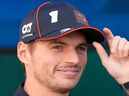 Verstappen, que no participó en la FP1, rodó con los compuestos suaves para marcar un tiempo de 1:17.392 y quedarse con el primer puesto, esto a pesar de que en la radio reportó varios problemas de agarre con los neumáticos. AP / F. Llano