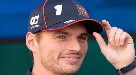 Verstappen, que no participó en la FP1, rodó con los compuestos suaves para marcar un tiempo de 1:17.392 y quedarse con el primer puesto, esto a pesar de que en la radio reportó varios problemas de agarre con los neumáticos. AP / F. Llano