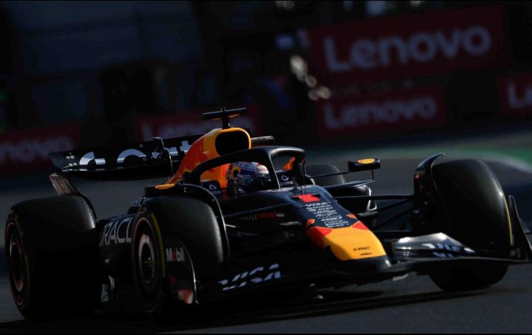 La lucha de Max Verstappen en el campeonato fue el punto central de la segunda sesión de prácticas del Gran Premio mexicano, que se celebró frente a 101 mil 327 aficionados que hicieron vibrar el recinto de la Magdalena Mixhuca. SUN / D. Sánchez