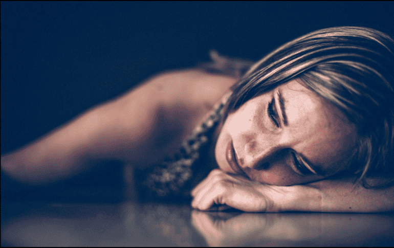 Diversos estudios muestran que los pacientes con una actitud positiva y redes de apoyo emocional sólidas tienden a sobrellevar mejor los tratamientos. CANVA