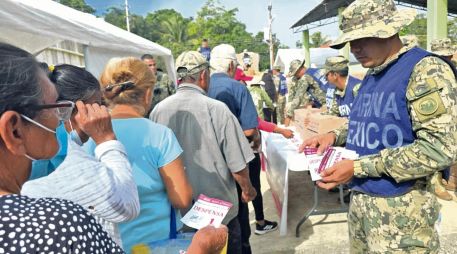 La administración de Claudia Sheinbaum defiende la entrega directa de ayuda, contra la “opacidad” y lentitud que señalan en el extinto Fonden. ESPECIAL