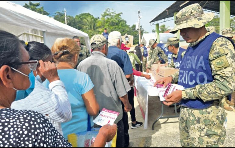 La administración de Claudia Sheinbaum defiende la entrega directa de ayuda, contra la “opacidad” y lentitud que señalan en el extinto Fonden. ESPECIAL
