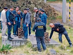 Elementos de la FGJEM y fuerzas federales durante el operativo para asegurar pozos y redes clandestinas de agua en Edomex. EL UNIVERSAL