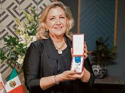 María Isabel Gómez Castellanos recibió, en nombre de su padre, el arquitecto José Manuel Gómez Vázquez Aldana, la Cruz de Caballero de la Orden del Mérito de la República de Polonia. EL INFORMADOR/ J. Acosta