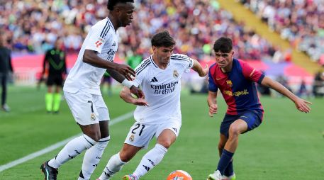 El Clásico español de este fin de semana promete intensidad, táctica y emoción, con el liderato de LaLiga en juego. AFP / ARCHIVO