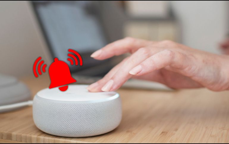 Cuando activas el modo guardia o alguna rutina de seguridad, Alexa te notificará por medio de la aplicación cada vez que detecte algo inusual. CANVA