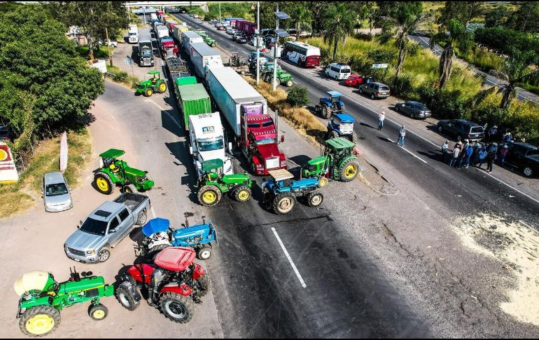 Bloqueo de los maiceros está por cumplir 20 horas. EL INFORMADOR / A. Navarro