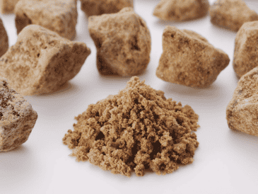 La verdadera clave para cuidar la salud no está solo en sustituir el azúcar blanca, sino en reducir la cantidad total de azúcares añadidos en la dieta diaria. CANVA